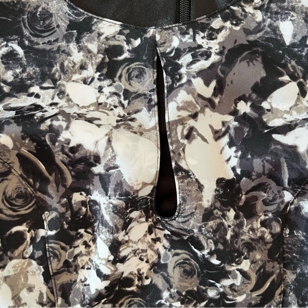 Bebe patterned crop top - Picture 2 of 5